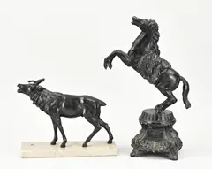 Twee beelden, Rendier + paard, Bronskleurig