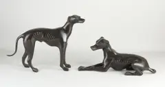 Twee bronzen beelden, Jachthonden
