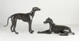 Twee bronzen beelden, Jachthonden