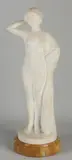Antiek albasten figuur, Naakte dame