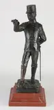 Frans bronzen figuur, Officier, Officier op marmeren basement