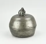 H 18 cm. by Vroeg 19e eeuwse tinnen kruik, offered Apr 2025