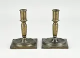 H 14 cm. by Twee 17e eeuws bronzen kaarskandelaren, offered Apr 2025