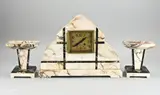 1920 by Antiek marmeren art deco klokkenstel, Antiek marmeren art deco klokkenstel, offered Apr 2025