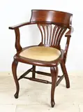 1900 by Antieke bureaustoel met lederen bekleding, offered Apr 2025