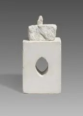 A. R. Penck, Kathedrale des Sozialismus, 1995, Beton, weiß gefasst