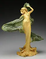 Amphora, Loie Fuller Statue