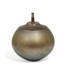 Hideaki Miyamura, porcelain lidded vase