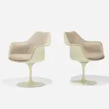 Tulip chairs model 150, pair by Eero Saarinen, 1956 / 1969, upholstery, fiberglass, enameled steel, sold Sep 2020