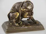 Bulldog With Blanket by Auguste Louis Lalouette, escultura de bronce patinado, offered Mar 2026