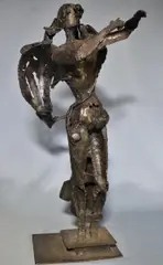 Angel by Lidia Juarez, escultura de chapa labrada y soldada, offered Aug 2025
