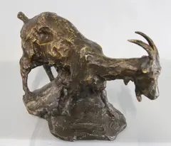 Rembrandt Bugatti, Cabra, escultura de bronce patinado