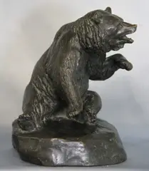 Jakob Plessner, Oso Sentado, escultura de bronce patinado