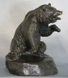 Oso Sentado by Jakob Plessner, escultura de bronce patinado, offered Mar 2025