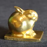 Édouard-Marcel Sandoz, Conejo, escultura de bronce dorado