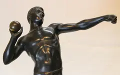 Julius Schmidt-Felling, Lanzador De Bala, escultura de bronce patinado