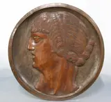 Cabeza De Mujer by Luis Carlos Rovatti, escultura sobre madera estilo art deco, de forma circular, offered Oct 2024