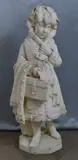 Ferdinando Andreini, Niña Con Valija, escultura de mármol finamente tallado