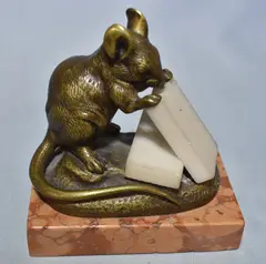 Raton Comiendo by Clovis-Edmond Masson, escultura de bronce dorado, offered Oct 2023
