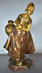 Henri Pernot, Joven Bretona Cargando Agua, escultura de bronce patinado y dorado
