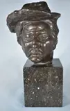 Cabeza De Gaucho by Juan Carlos Iramain, escultura de bronce patinado, offered Nov 2021