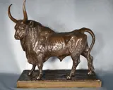 Auguste Clésinger, Taureau Romain, escultura de bronce patinado