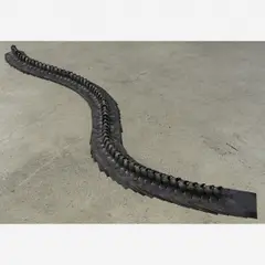 Marepe, A COLUNA, 2004, ENXADAS METÁLICAS