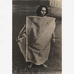 PARANGOLÉ VESTIDO POR LUIZ FERNANDO GUIMARÃES, PRÓXIMO AO CAIS 42 NEW YORK 3/9/72 by Hélio Oiticica, Reprodução tipográfica, offered Sep 2021