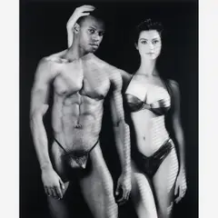 Ken Moody e Lisa Marie by Robert Mapplethorpe, Gelatina e prata sobre papel, offered May 2009