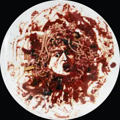 Vik Muniz, Medusa - Spaghetti Marinara (após Caravaggio, 1590), 1999, porcelana limoges