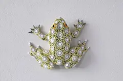 Joana Vasconcelos, Jules, 2014, fiança rafael bordalo pinheiro pintada com vidrado cerâmico e croché de algodão feito à mão