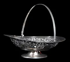 Untitled by Cesta circular - "Pet-Pouri Holder", Prata de lei inglesa, offered Apr 2023