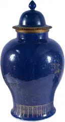 Untitled by Vaso Powder Blue, porcelana com policromia a ouro, offered Apr 2023