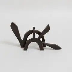 Sem título by Rodrigo Sassi, 2021, escultura em bronze, offered Nov 2021