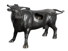 Vaca com Mulher Nua by Doménico Calabrone, escultura em bronze, offered Oct 2021