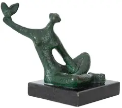 Vitória by Sonia Ebling, escultura em bronze, offered May 2021
