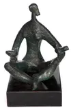 Sonia Ebling, Figura com Pássaro, escultura em bronze