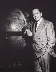 Edemar Cid Ferreira com Globo by Bubby Costa, 2002, fotografia, offered Oct 2020