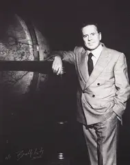 Edemar Cid Ferreira com Globo by Bubby Costa, 2002, fotografia, offered Oct 2020