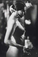 Femme Nue de Profil by Roger-Viollet, Foto pb sobre papel, offered Sep 2020