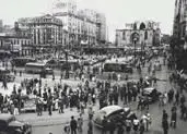Praça da Sé by Hildegard Rosenthal, Foto pb em gelatina e prata sobre papel, offered Sep 2020