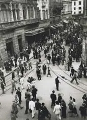 Rua Direita by Hildegard Rosenthal, Foto pb em gelatina e prata sobre papel, offered Sep 2020
