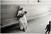 Larry Towell, Sister Rosilda And Child At, Foto pb sobre papel