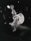 The Seven Years Itch - Marilyn Monroe by George S. Zimbel, 1954, Foto pb sobre papel, offered Sep 2020