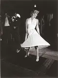 The Seven Years Itch - Marilyn Monroe by George S. Zimbel, 1954, Foto pb sobre papel, offered Sep 2020