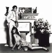 Bryan Ferry com modelo by Terry O'Neill, Foto pb sobre papel, offered Sep 2020