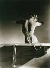 Espartilho Mainbocher [Mainbocher Corset] by Horst P. Horst, 1939, Foto pb em gelatina e prata sobre papel, offered Sep 2020