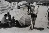 Kamakura Beach, Kanagawa by Kineo Kuwabara, 1934, Foto pb em gelatina e prata sobre papel, offered Sep 2020