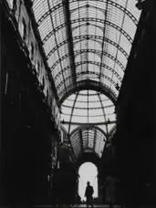 Rua Coberta com Teto de Vidro by Herbert List, Foto pb em gelatina e prata sobre papel, offered Sep 2020