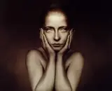 Desirée Dolron, Retrato Feminino